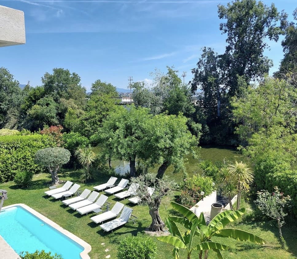 Villa Louise Rose.jpg