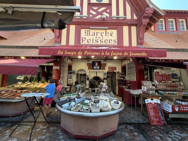 Vismarkt Trouville.jpg