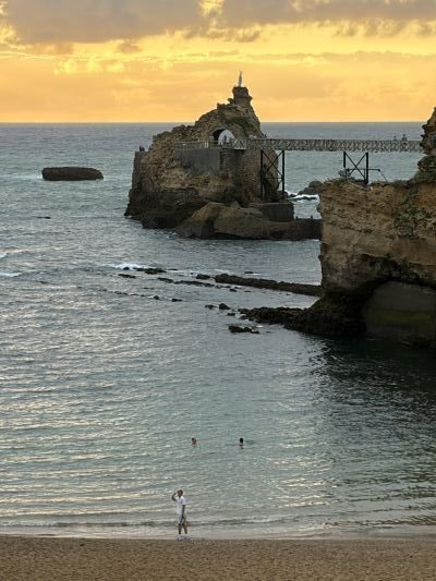 Rocher de la Vierge.jpg