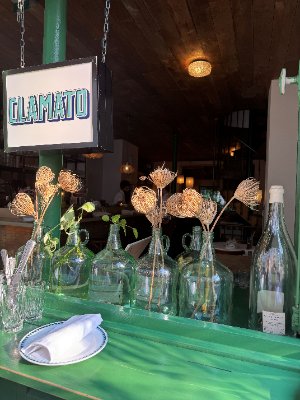 Clamato Parijs.jpg