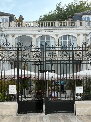 Moet et Chandon.jpg